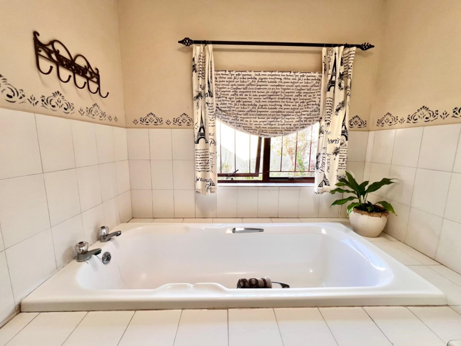 6 Bedroom Property for Sale in Ferreira Town Eastern Cape